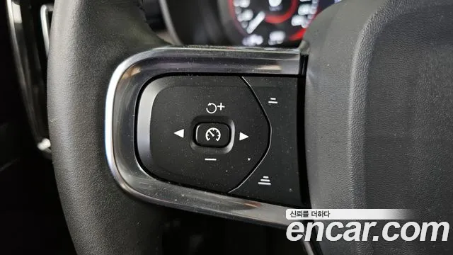 Volvo XC40 2020 thumb 3
