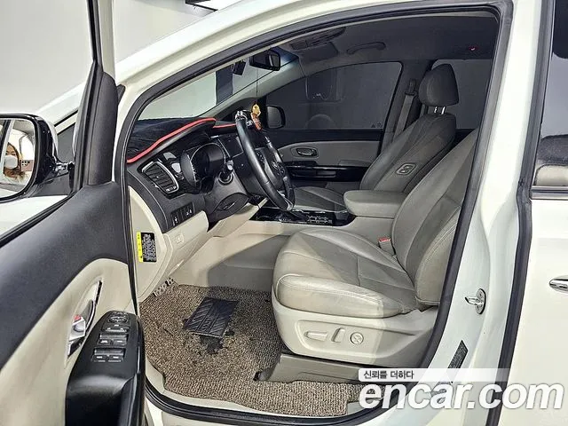 Kia Carnival 2019 thumb 5