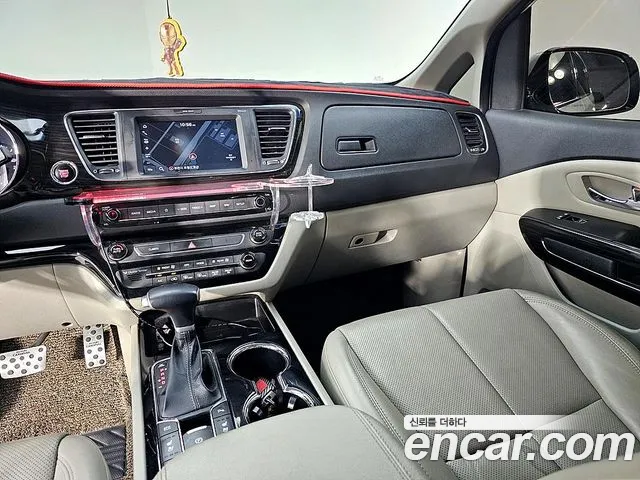 Kia Carnival 2019 thumb 2