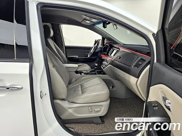 Kia Carnival 2019 thumb 10