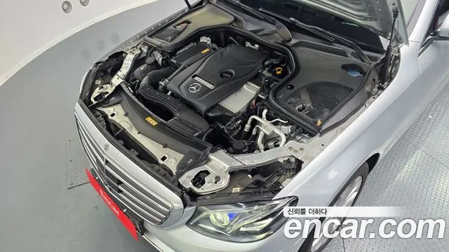Mercedes-Benz E-Class 2020 thumb 4