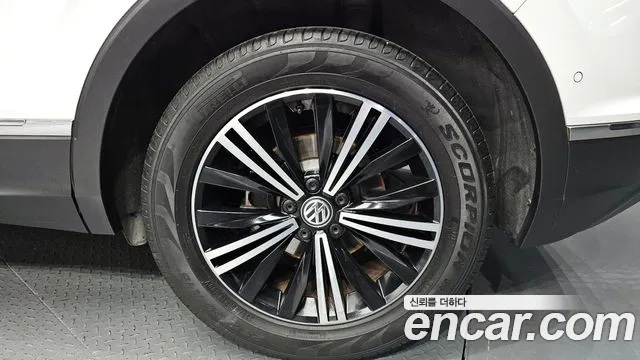 Volkswagen Tiguan 2018 thumb 12