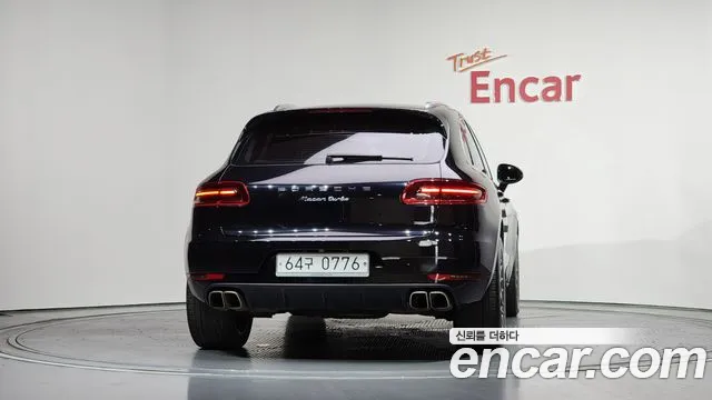 Porsche Macan 2015 thumb 6