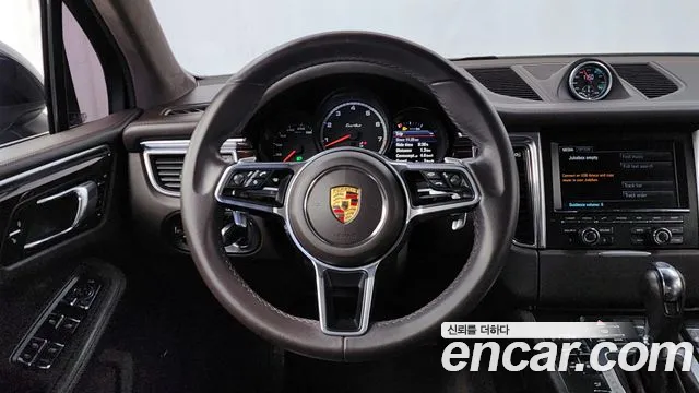 Porsche Macan 2015 thumb 5