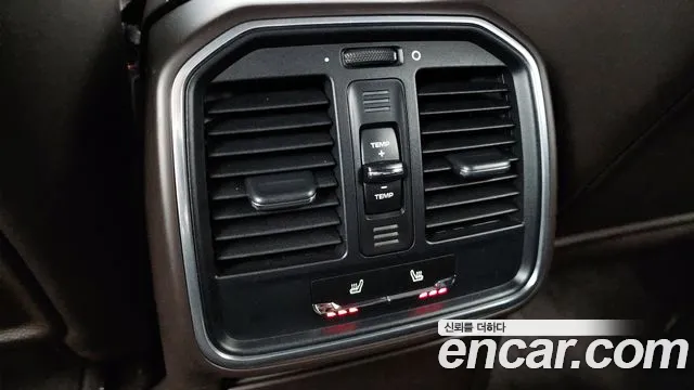 Porsche Macan 2015 thumb 12