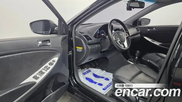 Hyundai Accent 2011 thumb 5