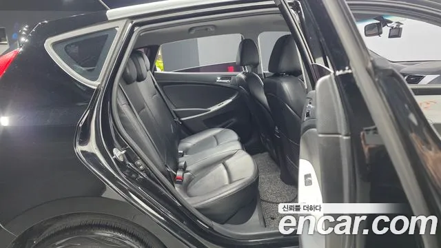 Hyundai Accent 2011 thumb 6