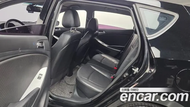 Hyundai Accent 2011 thumb 11