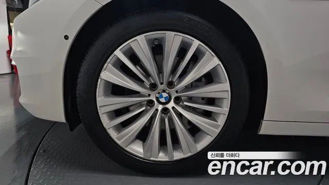 BMW 5 серии Gran Turismo 2015 thumb 12