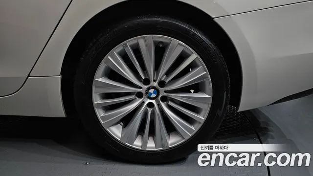 BMW 5 серии Gran Turismo 2015 thumb 11