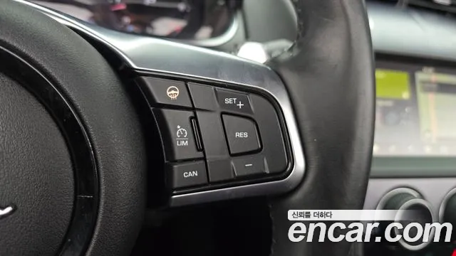 Jaguar F-Type 2021 thumb 9