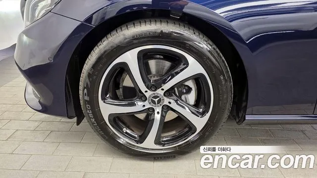 Mercedes-Benz E-Class 2020 thumb 9