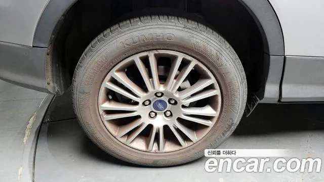Ford Kuga 2016 thumb 10