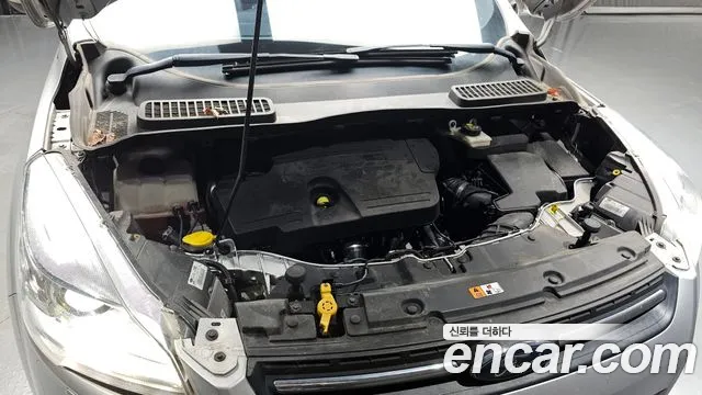 Ford Kuga 2016 thumb 11