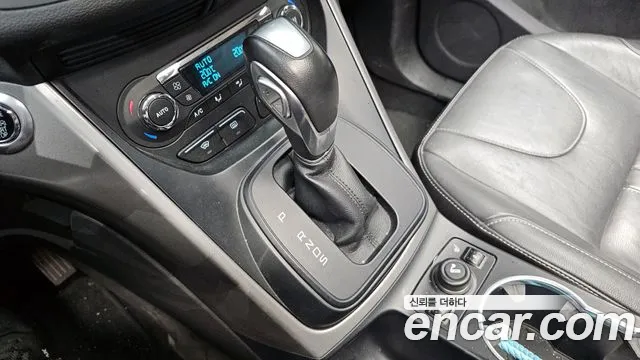 Ford Kuga 2016 thumb 5