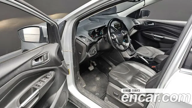 Ford Kuga 2016 thumb 9