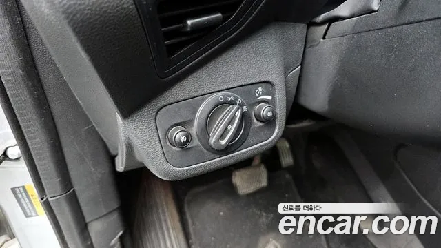 Ford Kuga 2016 thumb 8