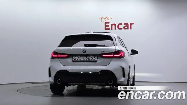 BMW 1 серии 2023 thumb 10