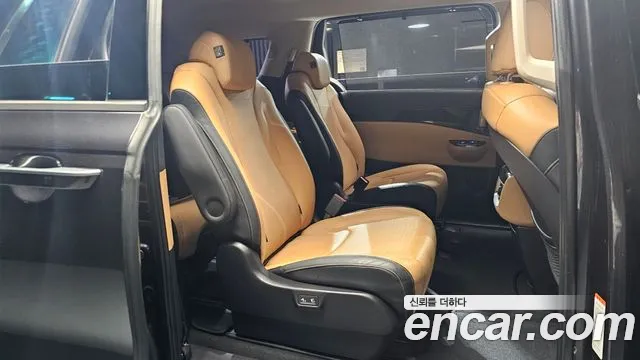 Kia Carnival 2021 thumb 4