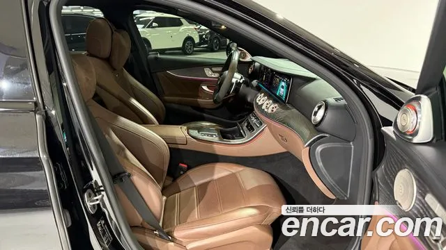 Mercedes-Benz E-Class 2023 thumb 2