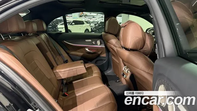 Mercedes-Benz E-Class 2023 thumb 11
