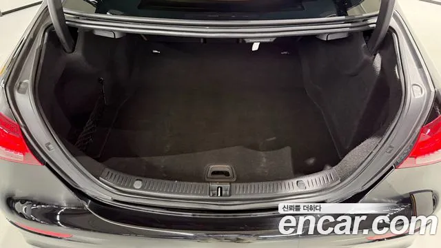 Mercedes-Benz E-Class 2023 thumb 4