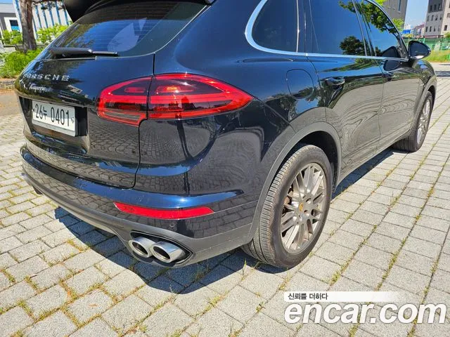 Porsche Cayenne 2016 thumb 3