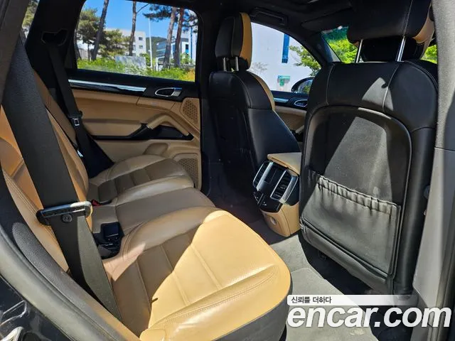Porsche Cayenne 2016 thumb 2