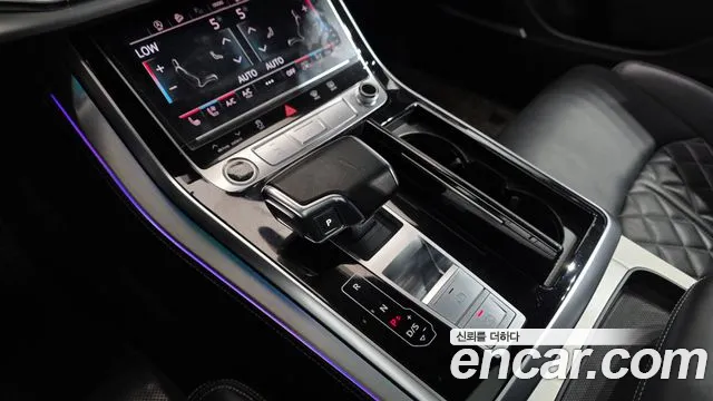 Audi Q8 2021 thumb 10