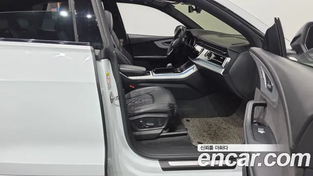 Audi Q8 2021 thumb 5