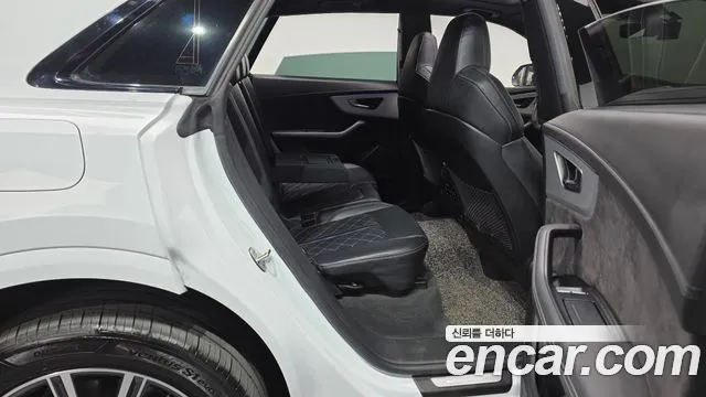 Audi Q8 2021 thumb 12