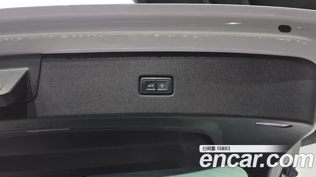 Audi Q8 2021 thumb 7