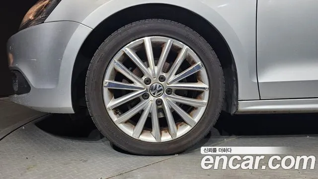 Volkswagen Jetta 2011 thumb 4