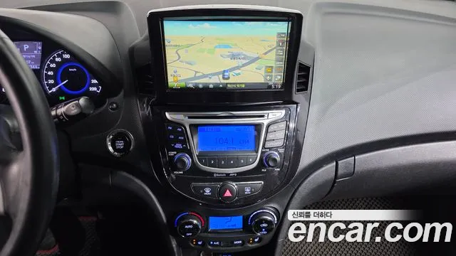 Hyundai Accent 2013 thumb 3