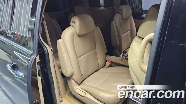 Kia Carnival 2015 thumb 12