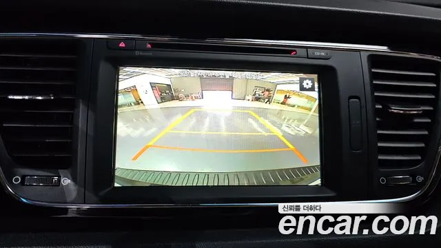 Kia Carnival 2015 thumb 6
