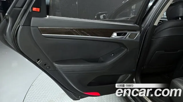 Genesis G80 2017 thumb 9
