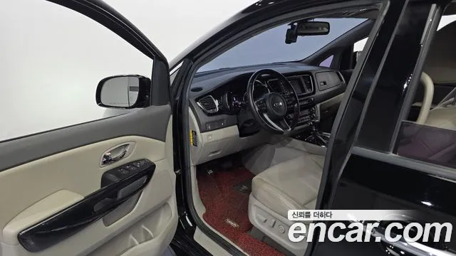 Kia Carnival 2017 thumb 3