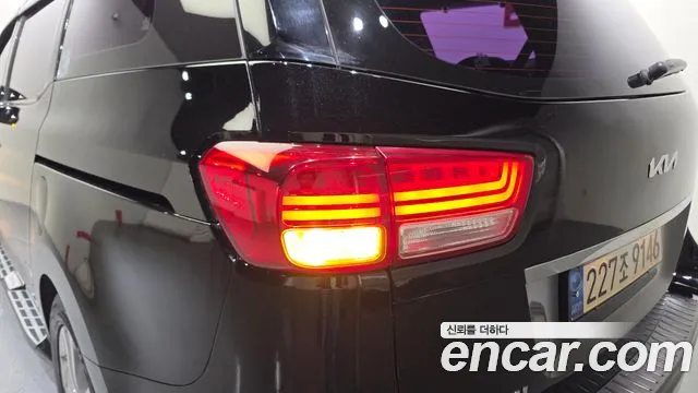 Kia Carnival 2017 thumb 11