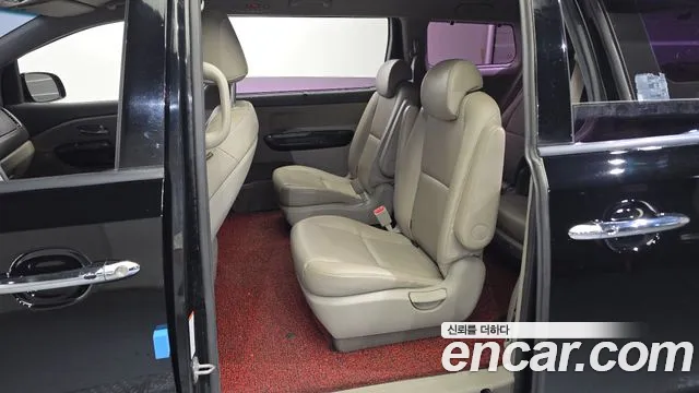 Kia Carnival 2017 thumb 9