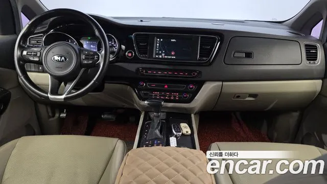 Kia Carnival 2017 thumb 2