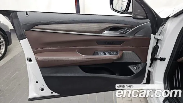 BMW 6 серии Gran Turismo 2024 thumb 12