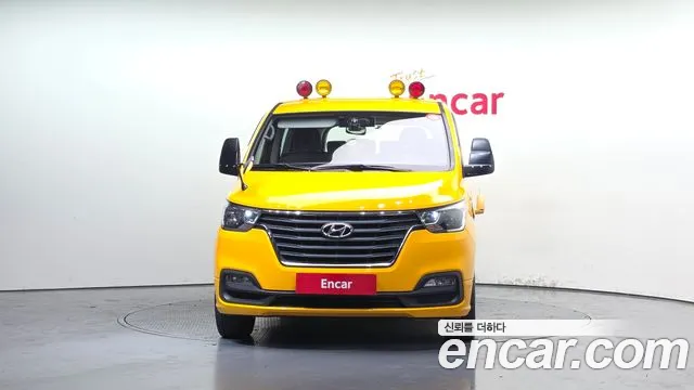 Hyundai Staria 2018 thumb 10