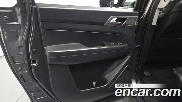 KGM Rexton 2018 thumb 8