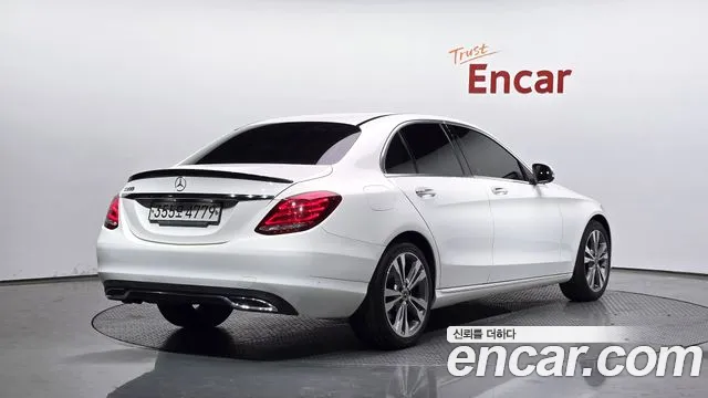 Mercedes-Benz C-Class 2018 thumb 10