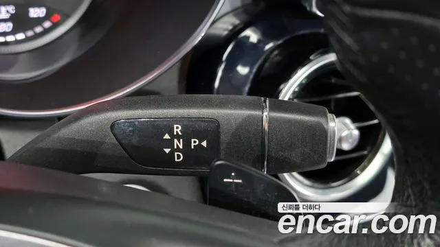 Mercedes-Benz C-Class 2018 thumb 6