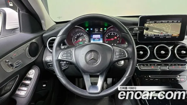 Mercedes-Benz C-Class 2018 thumb 11