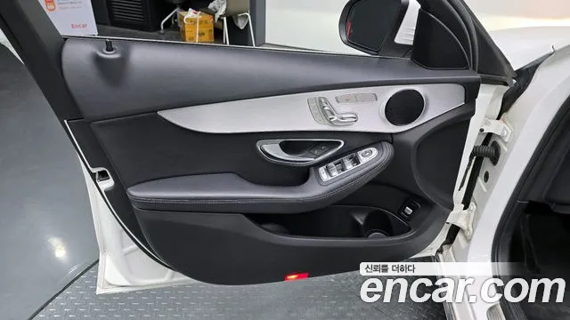 Mercedes-Benz C-Class 2018 thumb 9