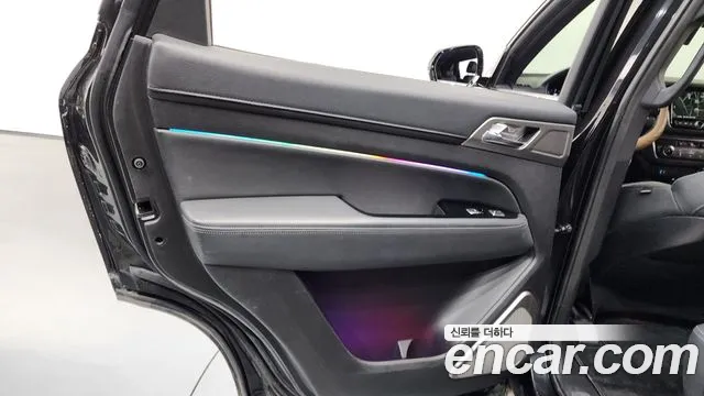 KGM Rexton 2018 thumb 11