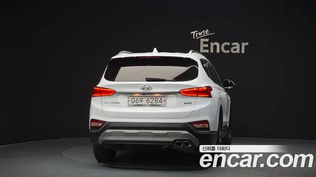 Hyundai Santa Fe 2018 thumb 8